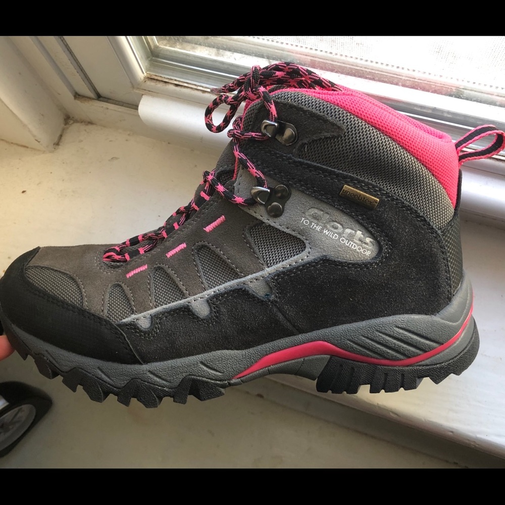 Womens Corts Hiking Boots 7.5/8